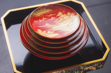 お祝いの席を彩るお料理・器